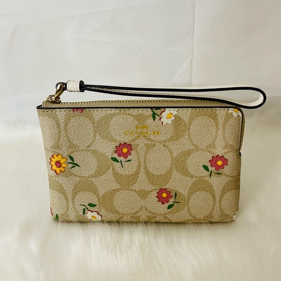 NWT Coach Ditsy corner Zip Wristlet In Signature Canvas - Picture 4 of 8